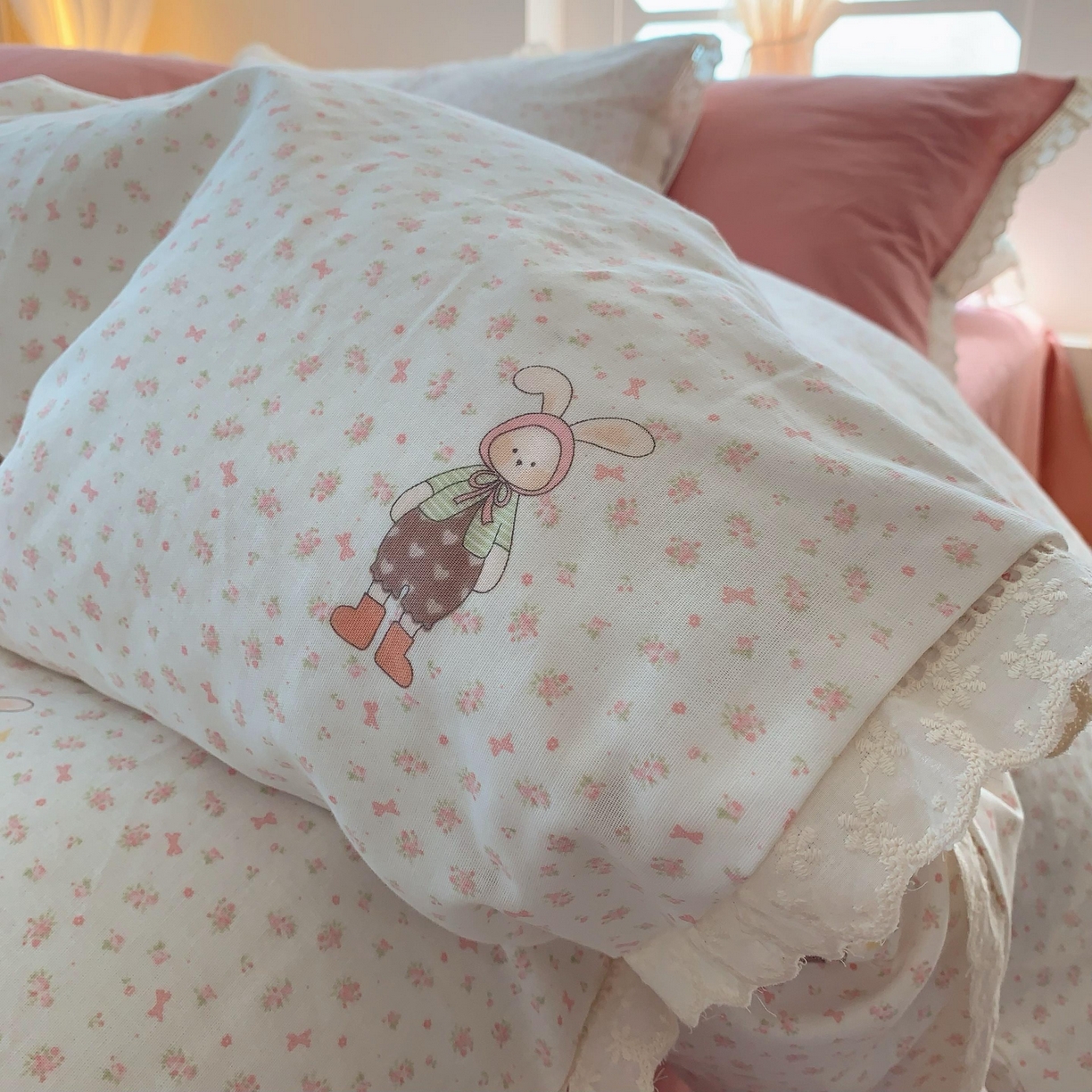 91家纺网 家纺一手货源 找家纺  奈萝家纺  2025新款全棉双层纱花边款四件套 童年月光