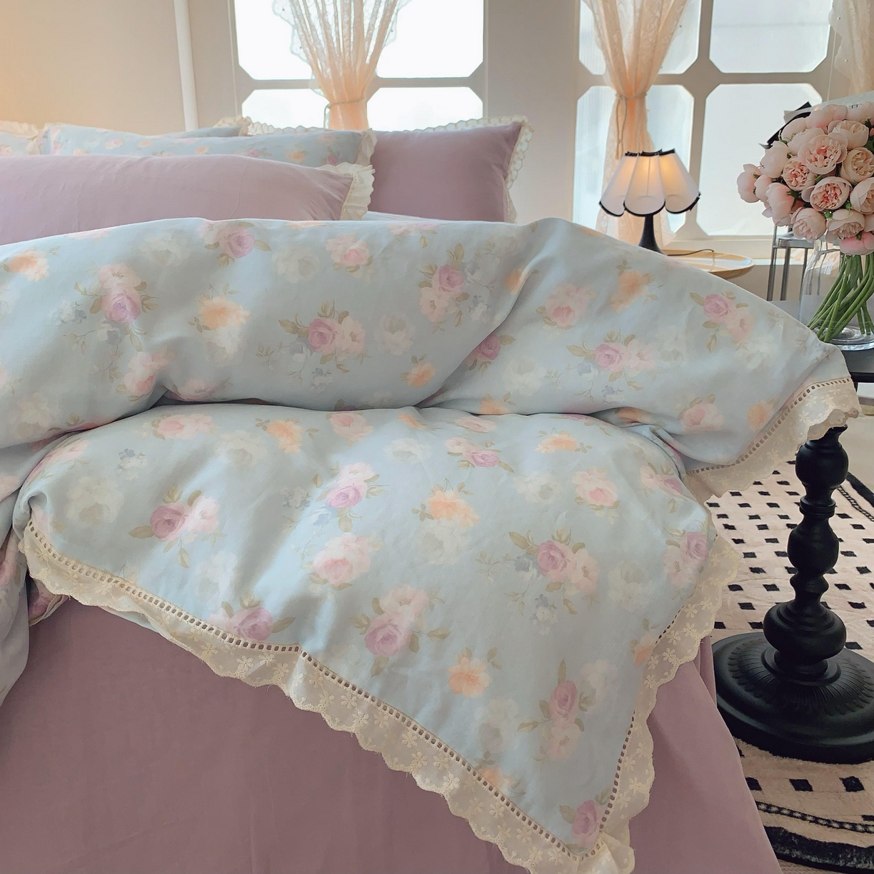 91家纺网 家纺一手货源 找家纺  奈萝家纺  2025新款全棉双层纱花边款四件套 韶华蓝