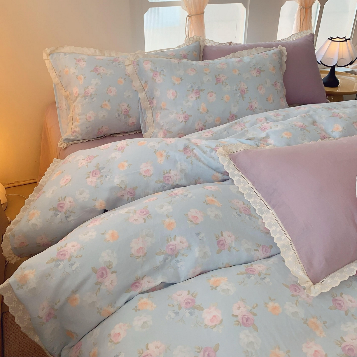 91家纺网 家纺一手货源 找家纺  奈萝家纺  2025新款全棉双层纱花边款四件套 韶华蓝