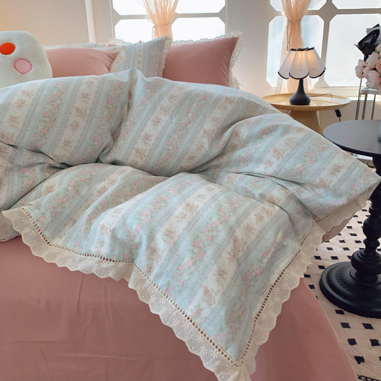 91家纺网 家纺一手货源 找家纺  奈萝家纺  2025新款全棉双层纱花边款四件套 花涧澈