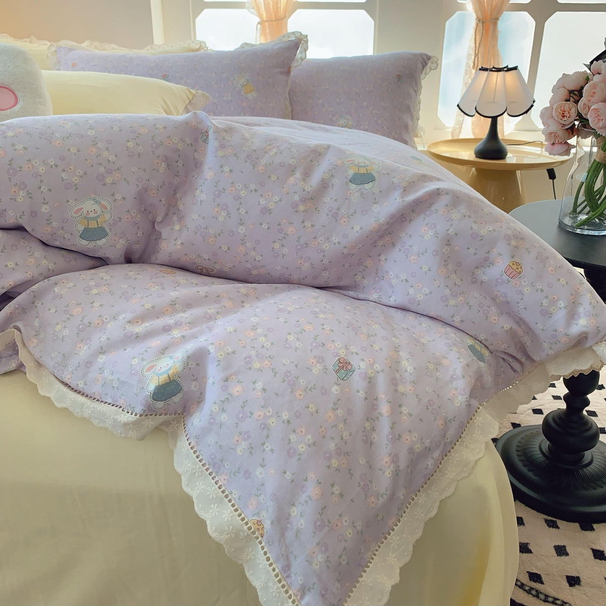 91家纺网 家纺一手货源 找家纺  奈萝家纺  2025新款全棉双层纱花边款四件套 可爱兔仔