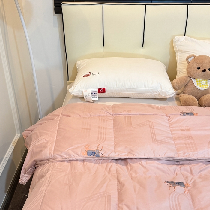 91家纺网 家纺一手货源 找家纺 静若居羽绒被壳 2025新款全棉双层静音羽绒被壳自充绒羽绒被壳-马到成功 马到成功-豆沙