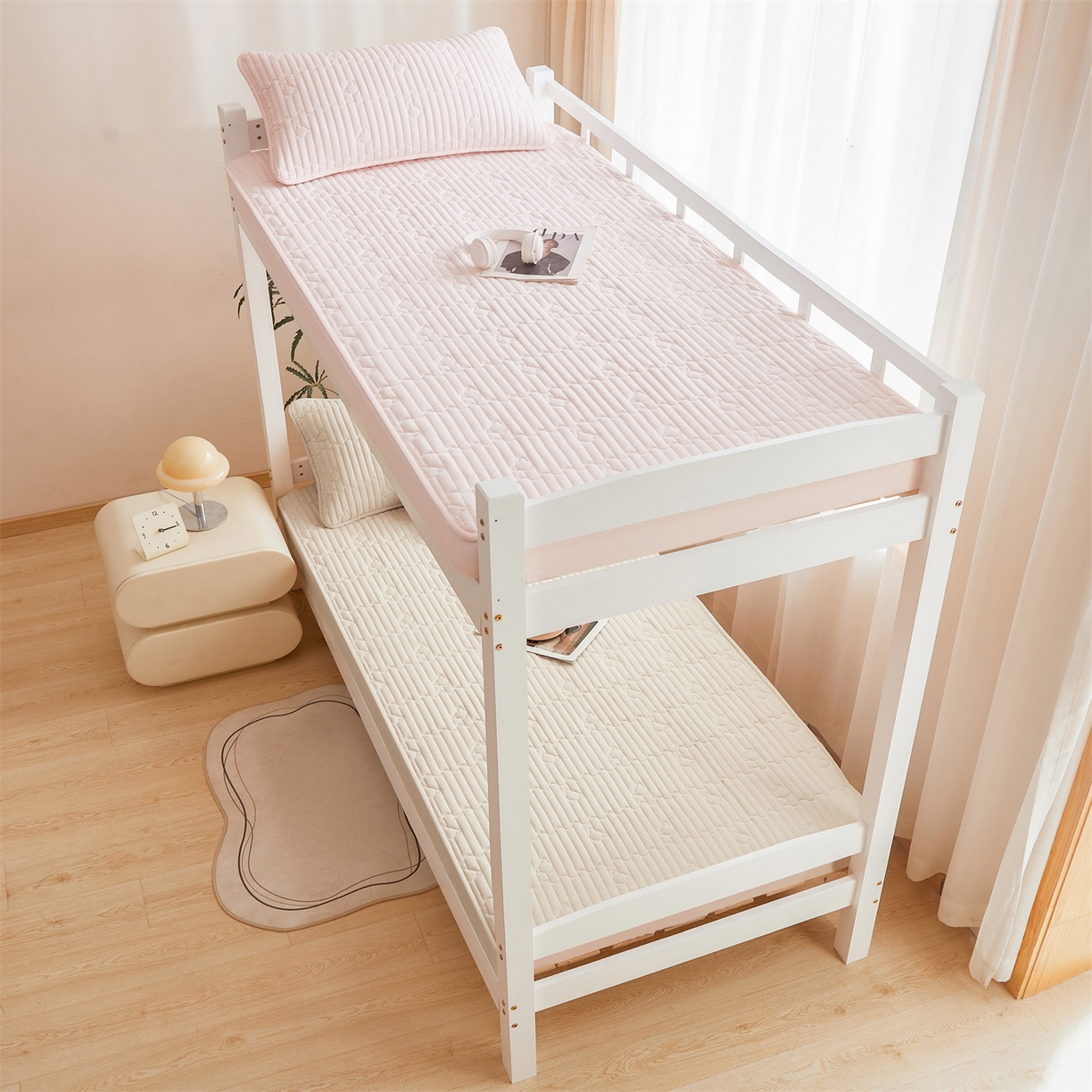 91家纺网 家纺一手货源 找家纺 雯豆家纺 2025新款四季款学生宿舍夹棉床笠上下铺床垫保护套 洛川-奶咖