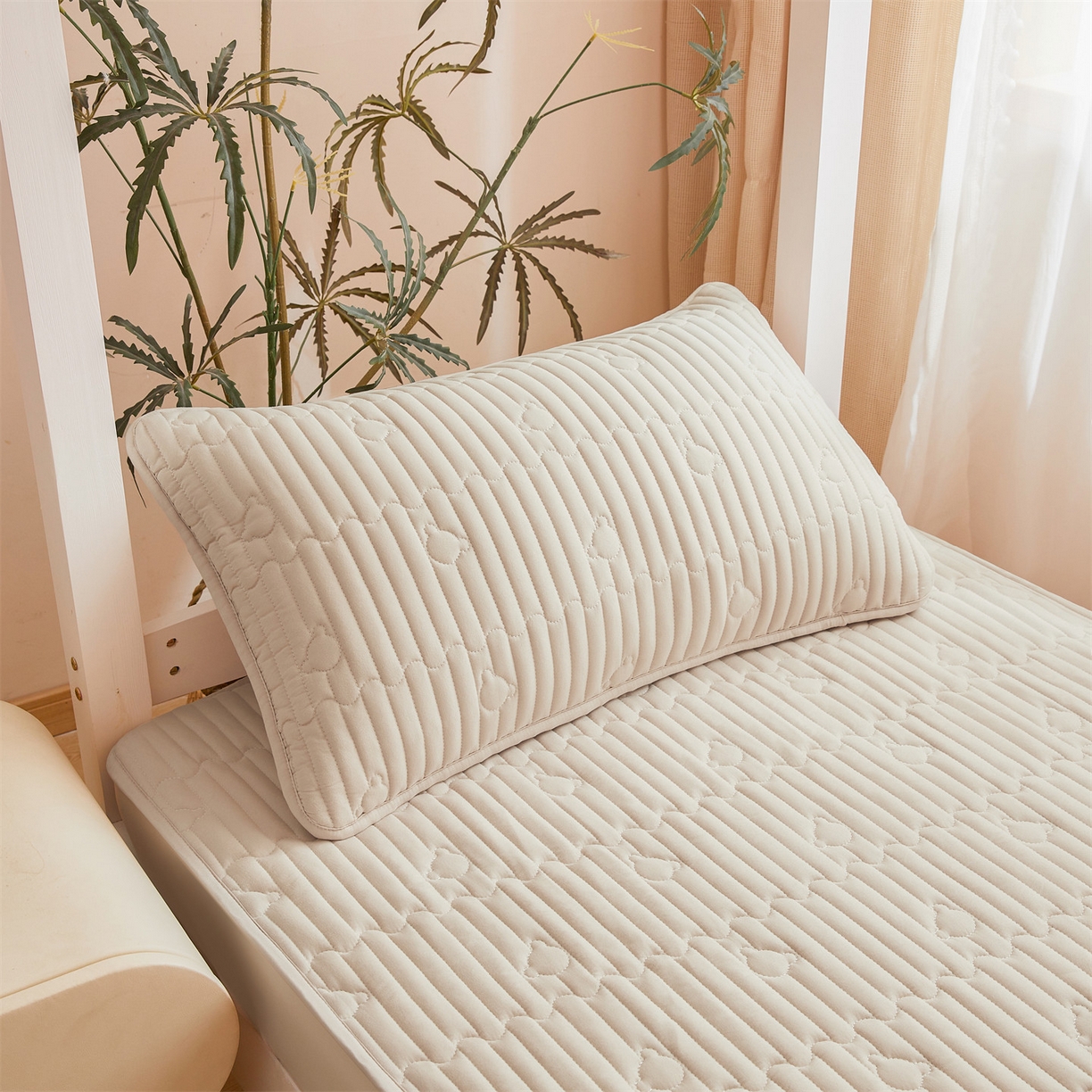 91家纺网 家纺一手货源 找家纺 雯豆家纺 2025新款四季款学生宿舍夹棉床笠上下铺床垫保护套 洛川-奶咖