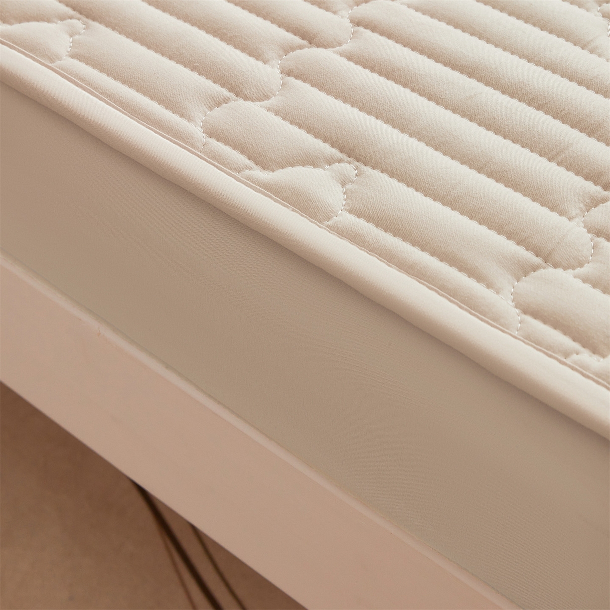 91家纺网 家纺一手货源 找家纺 雯豆家纺 2025新款四季款学生宿舍夹棉床笠上下铺床垫保护套 洛川-奶咖