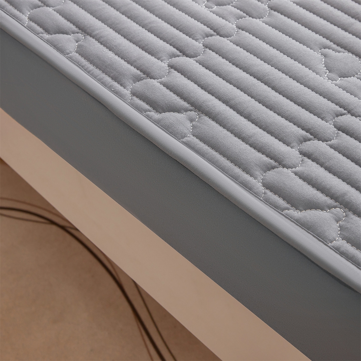 91家纺网 家纺一手货源 找家纺 雯豆家纺 2025新款四季款学生宿舍夹棉床笠上下铺床垫保护套 洛川-深空灰