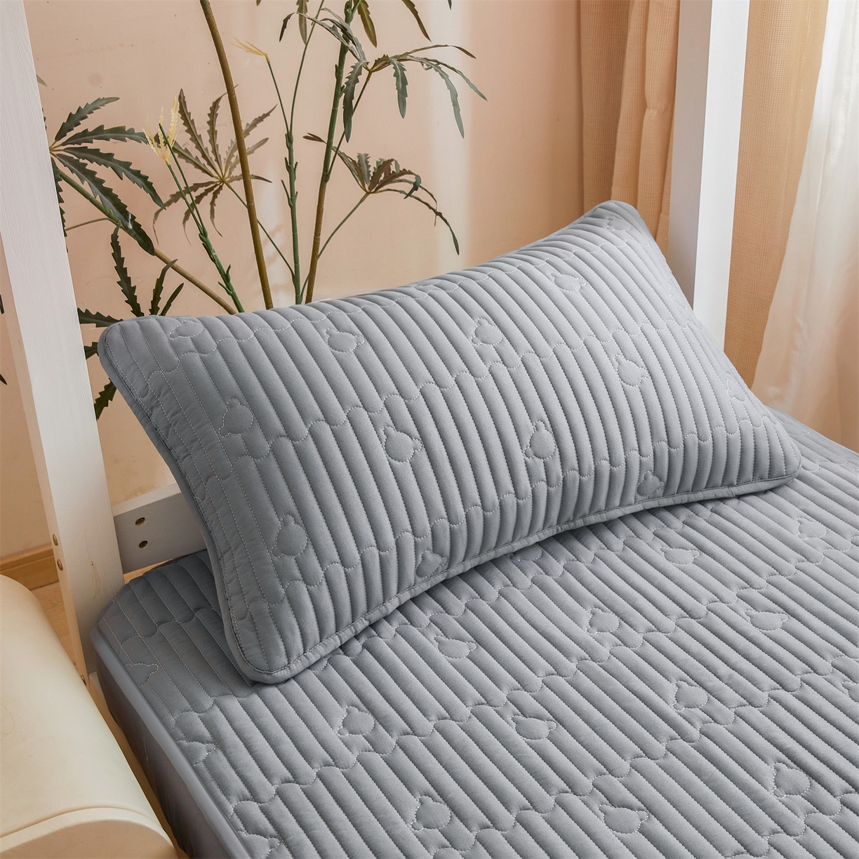 91家纺网 家纺一手货源 找家纺 雯豆家纺 2025新款四季款学生宿舍夹棉床笠上下铺床垫保护套 洛川-深空灰