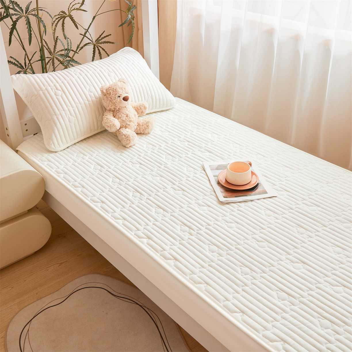 91家纺网 家纺一手货源 找家纺 雯豆家纺 2025新款四季款学生宿舍夹棉床笠上下铺床垫保护套 洛川-月光白