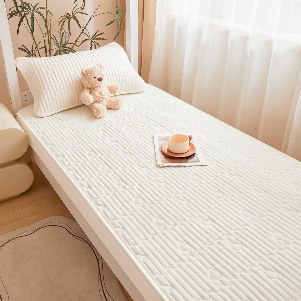 91家纺网 家纺一手货源 找家纺 雯豆家纺 2025新款四季款学生宿舍夹棉床笠上下铺床垫保护套 洛川-月光白