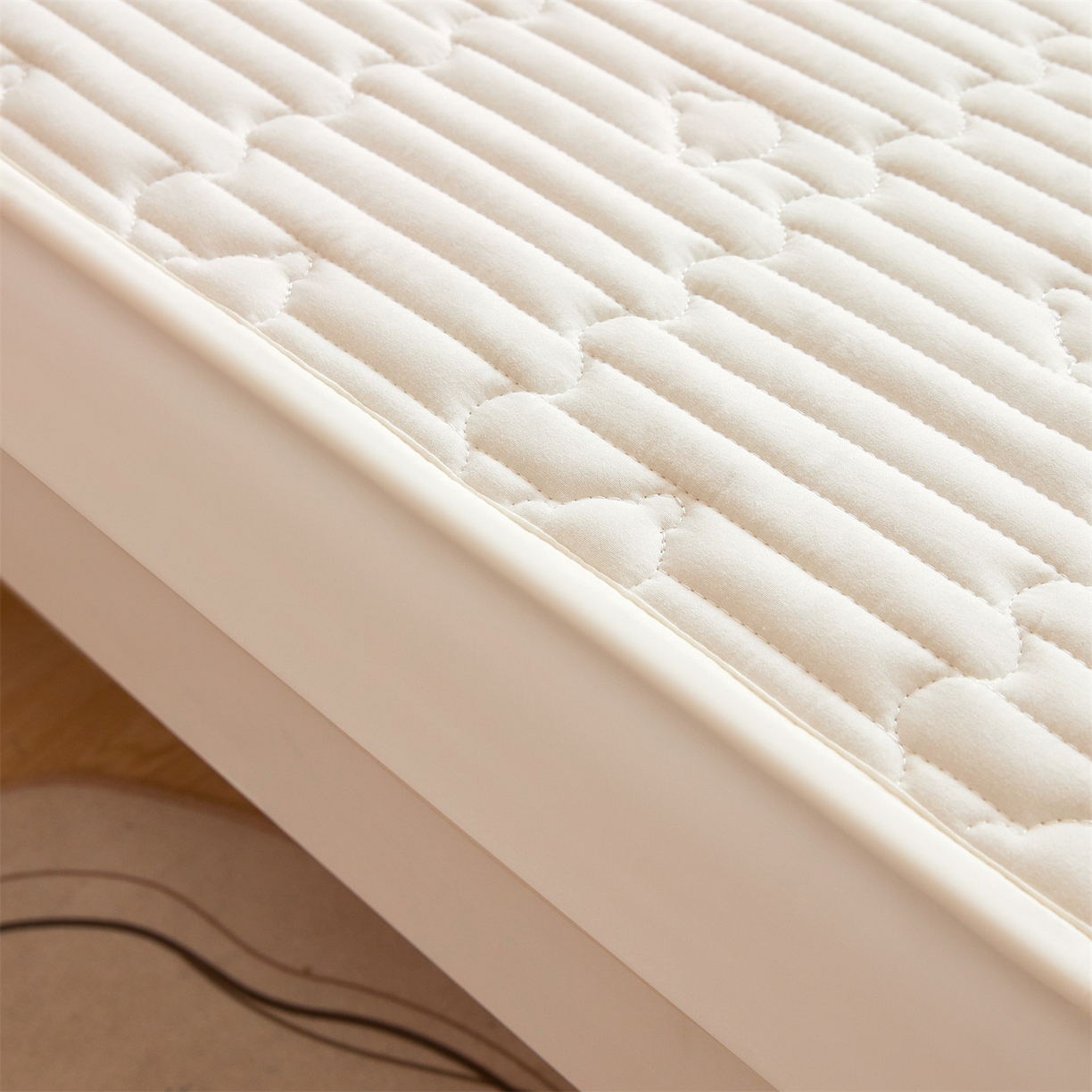 91家纺网 家纺一手货源 找家纺 雯豆家纺 2025新款四季款学生宿舍夹棉床笠上下铺床垫保护套 洛川-月光白