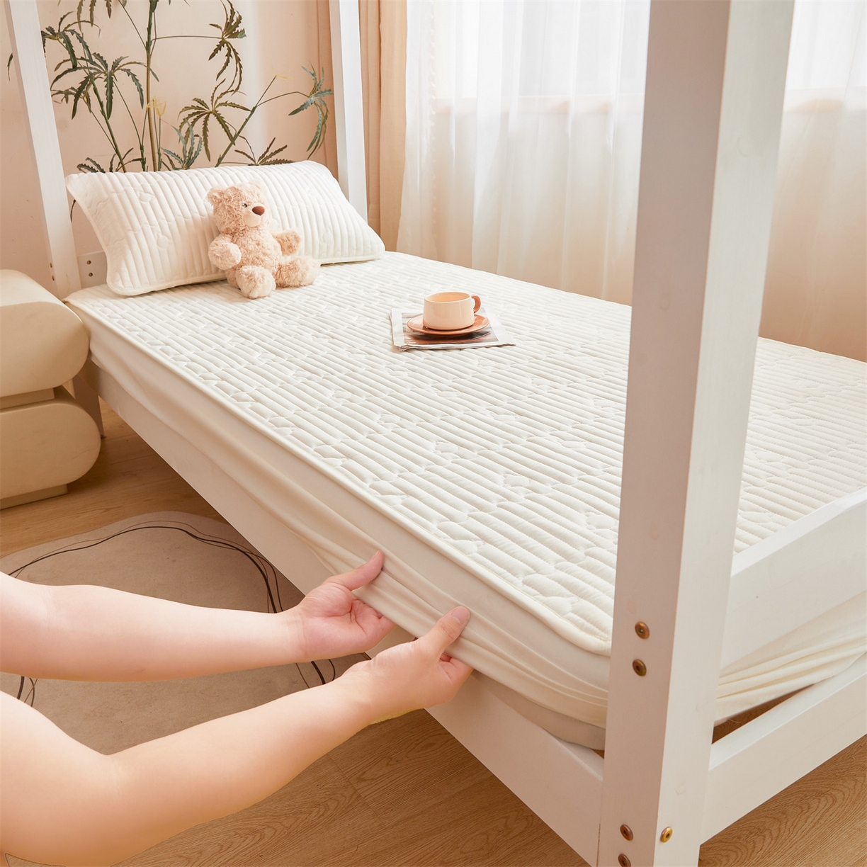 91家纺网 家纺一手货源 找家纺 雯豆家纺 2025新款四季款学生宿舍夹棉床笠上下铺床垫保护套 洛川-月光白