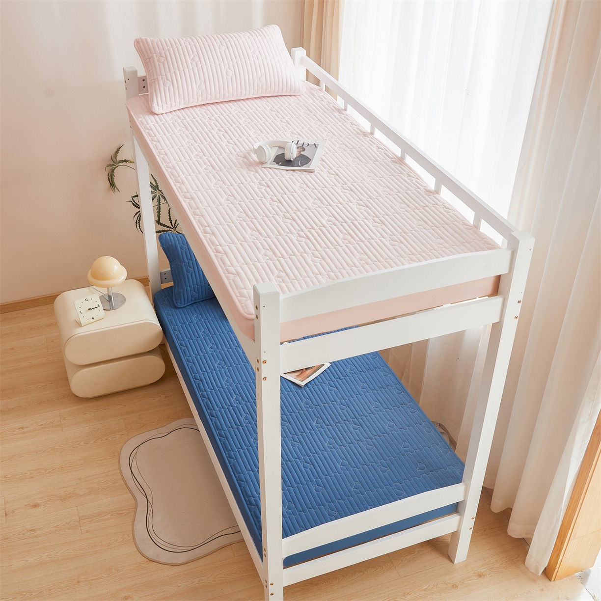 91家纺网 家纺一手货源 找家纺 雯豆家纺 2025新款四季款学生宿舍夹棉床笠上下铺床垫保护套 洛川-黛蓝