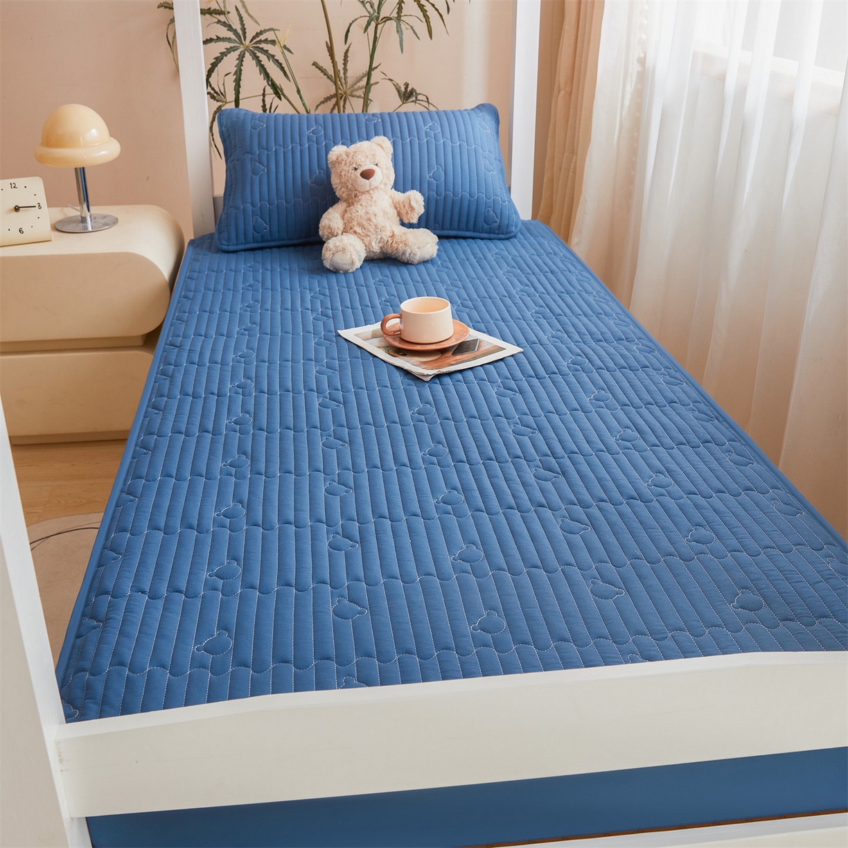 91家纺网 家纺一手货源 找家纺 雯豆家纺 2025新款四季款学生宿舍夹棉床笠上下铺床垫保护套 洛川-黛蓝