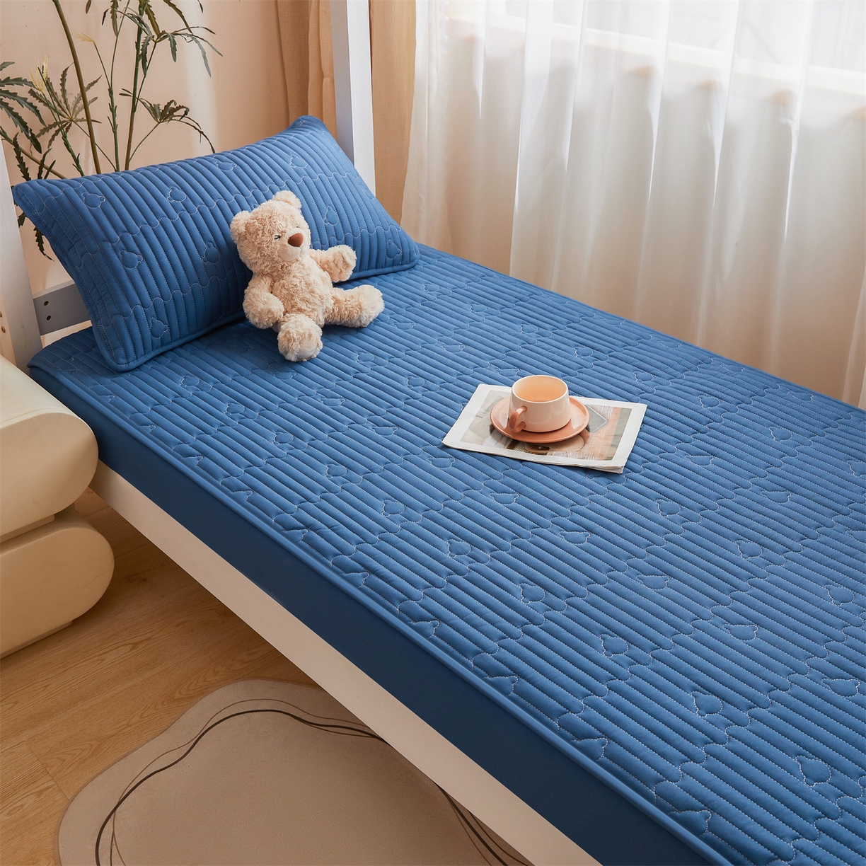 91家纺网 家纺一手货源 找家纺 雯豆家纺 2025新款四季款学生宿舍夹棉床笠上下铺床垫保护套 洛川-黛蓝