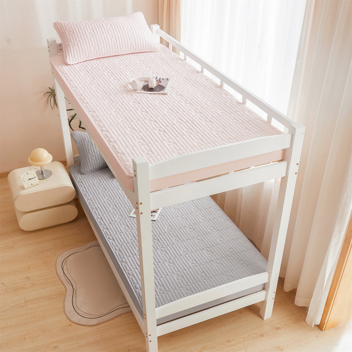 91家纺网 家纺一手货源 找家纺 雯豆家纺 2025新款四季款学生宿舍夹棉床笠上下铺床垫保护套 洛川-暮云灰