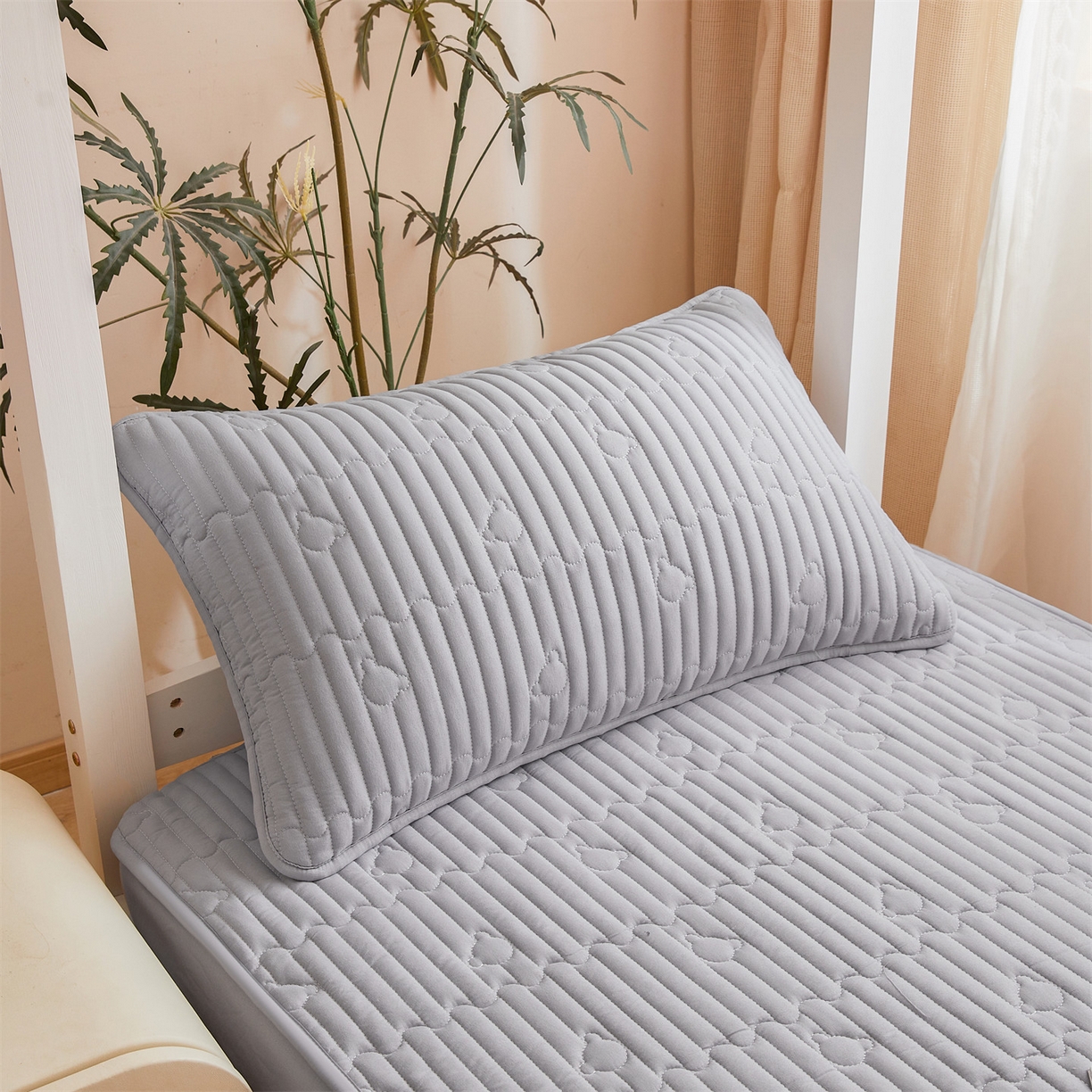 91家纺网 家纺一手货源 找家纺 雯豆家纺 2025新款四季款学生宿舍夹棉床笠上下铺床垫保护套 洛川-暮云灰