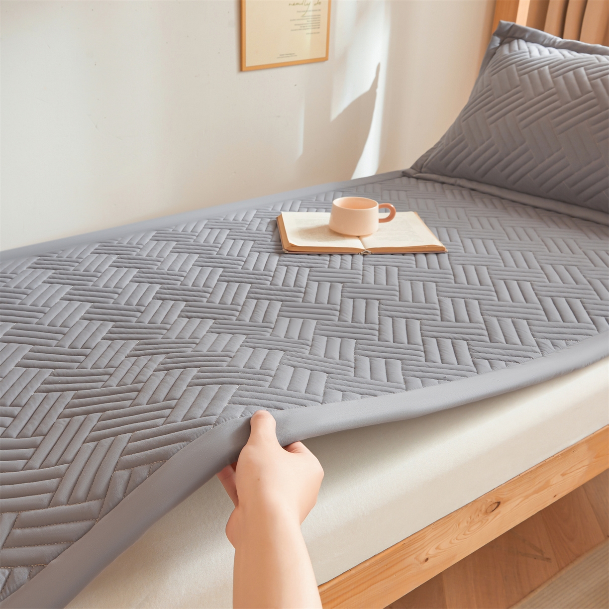 91家纺网 家纺一手货源 找家纺 （总）雯豆家纺 2025新款学生宿舍夹棉床褥薄垫子上下铺床单人床护垫