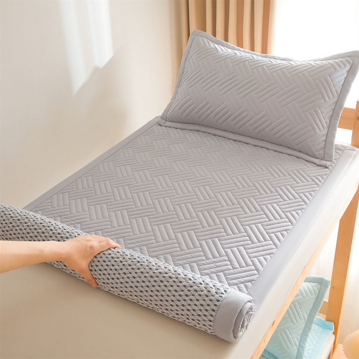 91家纺网 家纺一手货源 找家纺 （总）雯豆家纺 2025新款学生宿舍夹棉床褥薄垫子上下铺床单人床护垫