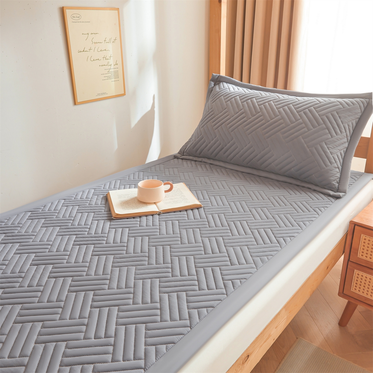 91家纺网 家纺一手货源 找家纺 雯豆家纺 2025新款学生宿舍夹棉床褥薄垫子上下铺床单人床护垫 摩登-深空灰