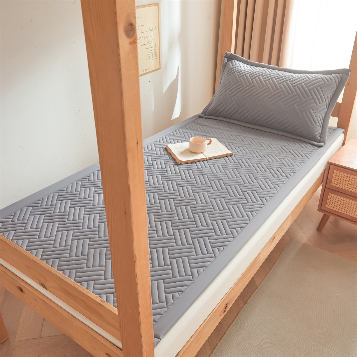 91家纺网 家纺一手货源 找家纺 雯豆家纺 2025新款学生宿舍夹棉床褥薄垫子上下铺床单人床护垫 摩登-深空灰