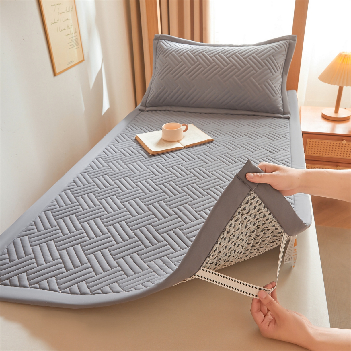 91家纺网 家纺一手货源 找家纺 雯豆家纺 2025新款学生宿舍夹棉床褥薄垫子上下铺床单人床护垫 摩登-深空灰