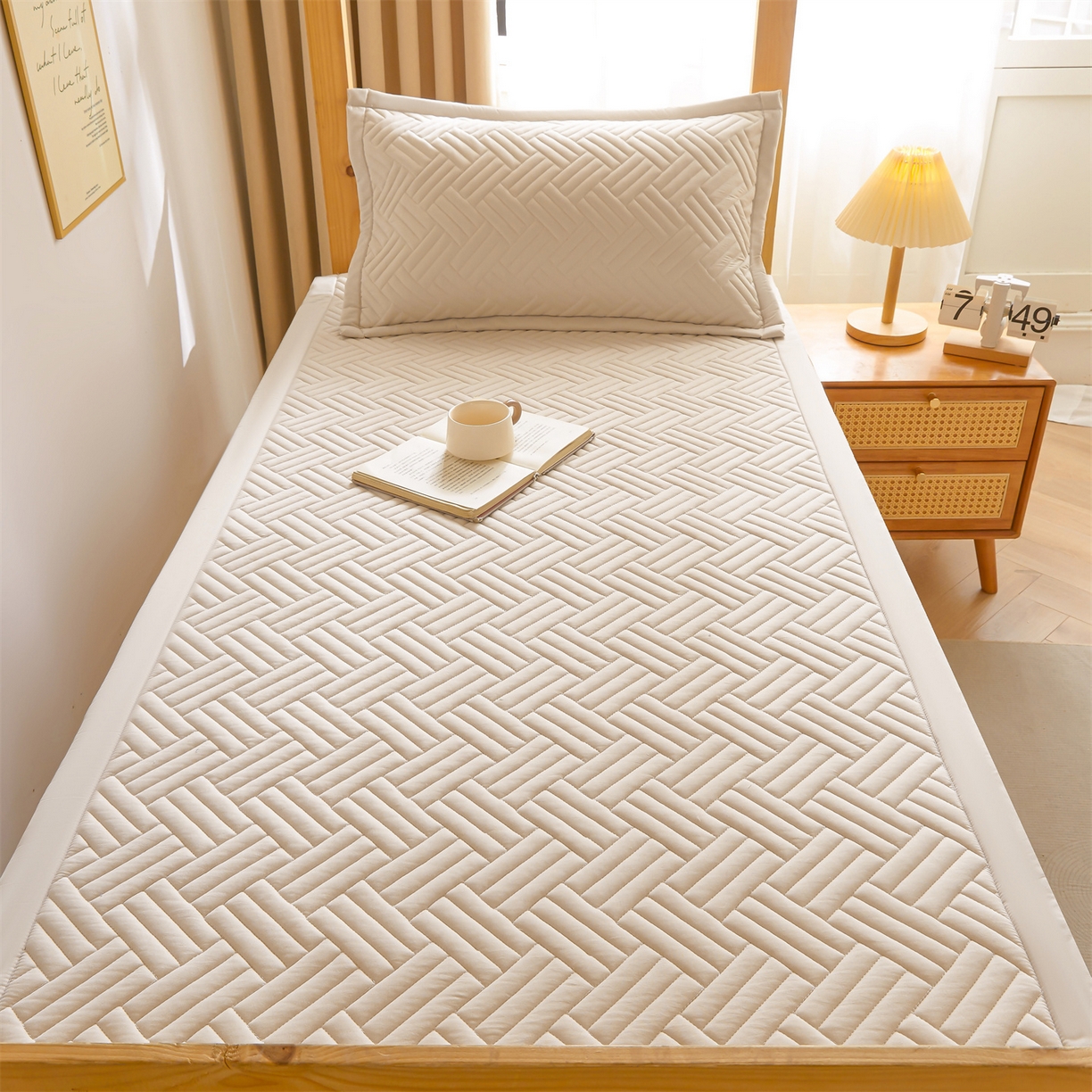 91家纺网 家纺一手货源 找家纺 雯豆家纺 2025新款学生宿舍夹棉床褥薄垫子上下铺床单人床护垫 摩登-奶咖