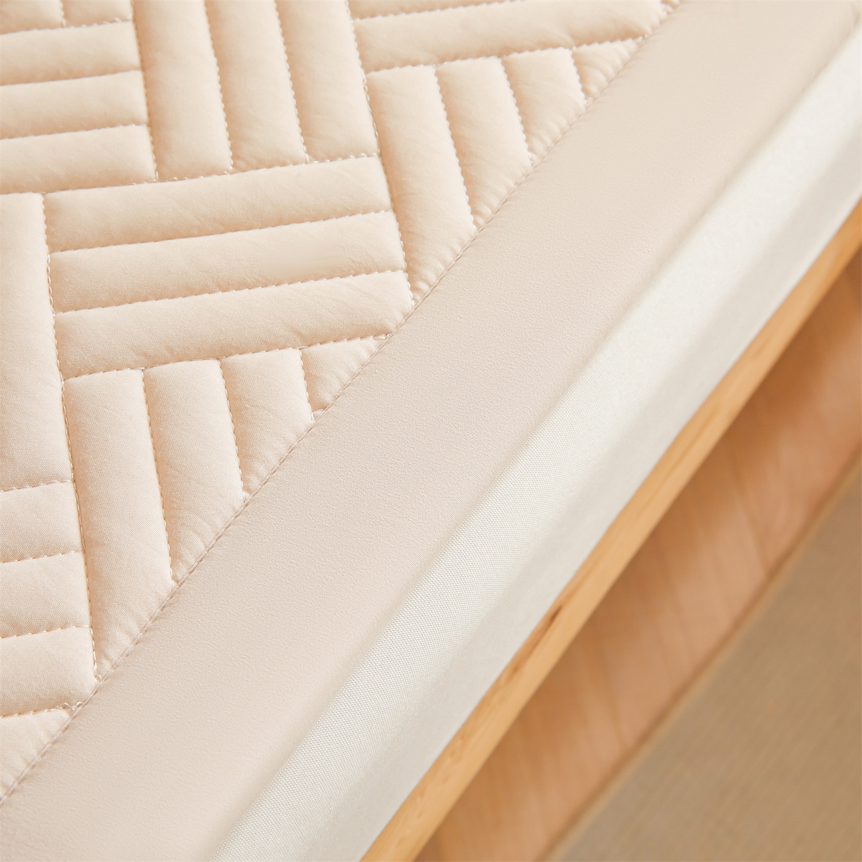 91家纺网 家纺一手货源 找家纺 雯豆家纺 2025新款学生宿舍夹棉床褥薄垫子上下铺床单人床护垫 摩登-奶咖