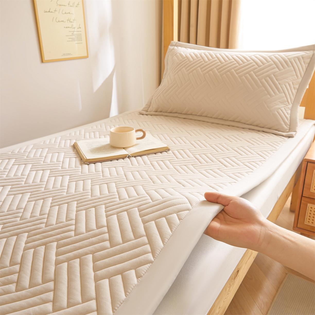 91家纺网 家纺一手货源 找家纺 雯豆家纺 2025新款学生宿舍夹棉床褥薄垫子上下铺床单人床护垫 摩登-奶咖