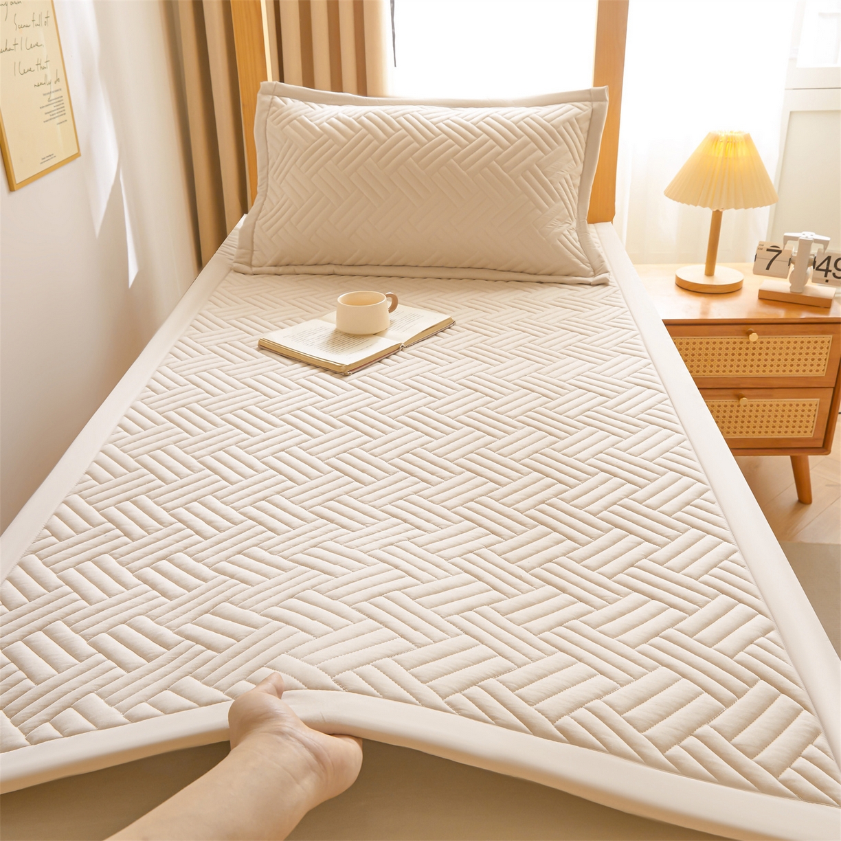 91家纺网 家纺一手货源 找家纺 雯豆家纺 2025新款学生宿舍夹棉床褥薄垫子上下铺床单人床护垫 摩登-奶咖