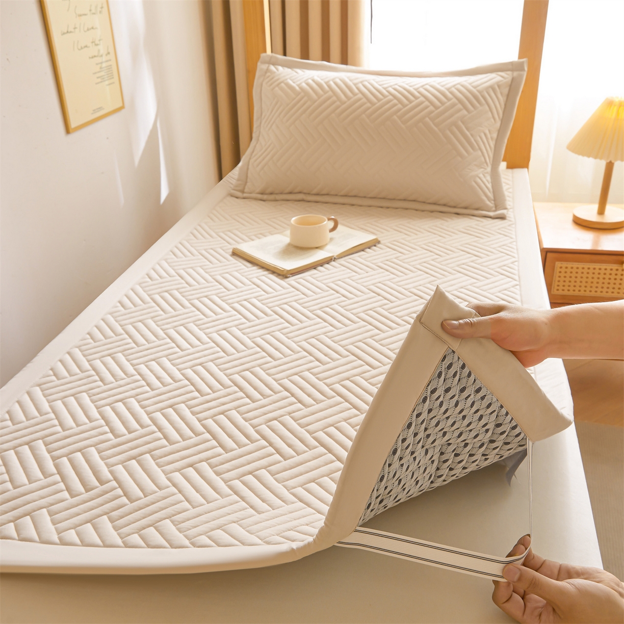 91家纺网 家纺一手货源 找家纺 雯豆家纺 2025新款学生宿舍夹棉床褥薄垫子上下铺床单人床护垫 摩登-奶咖