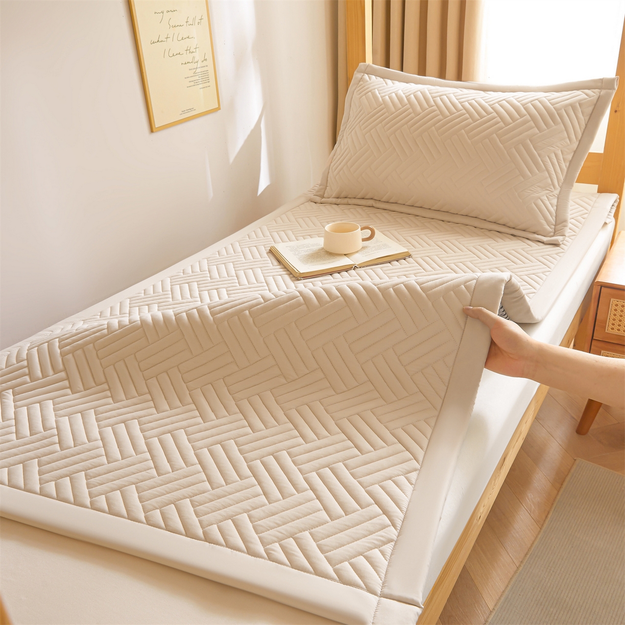 91家纺网 家纺一手货源 找家纺 雯豆家纺 2025新款学生宿舍夹棉床褥薄垫子上下铺床单人床护垫 摩登-奶咖