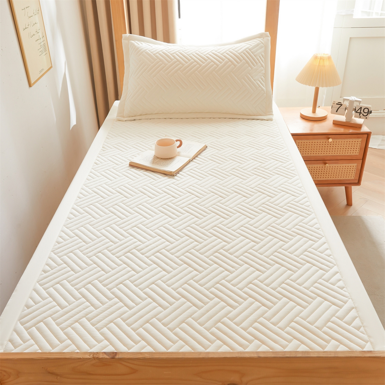 91家纺网 家纺一手货源 找家纺 雯豆家纺 2025新款学生宿舍夹棉床褥薄垫子上下铺床单人床护垫 摩登-月光白