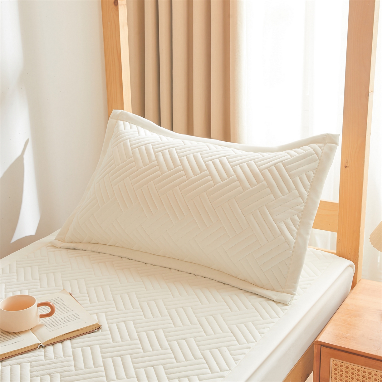 91家纺网 家纺一手货源 找家纺 雯豆家纺 2025新款学生宿舍夹棉床褥薄垫子上下铺床单人床护垫 摩登-月光白