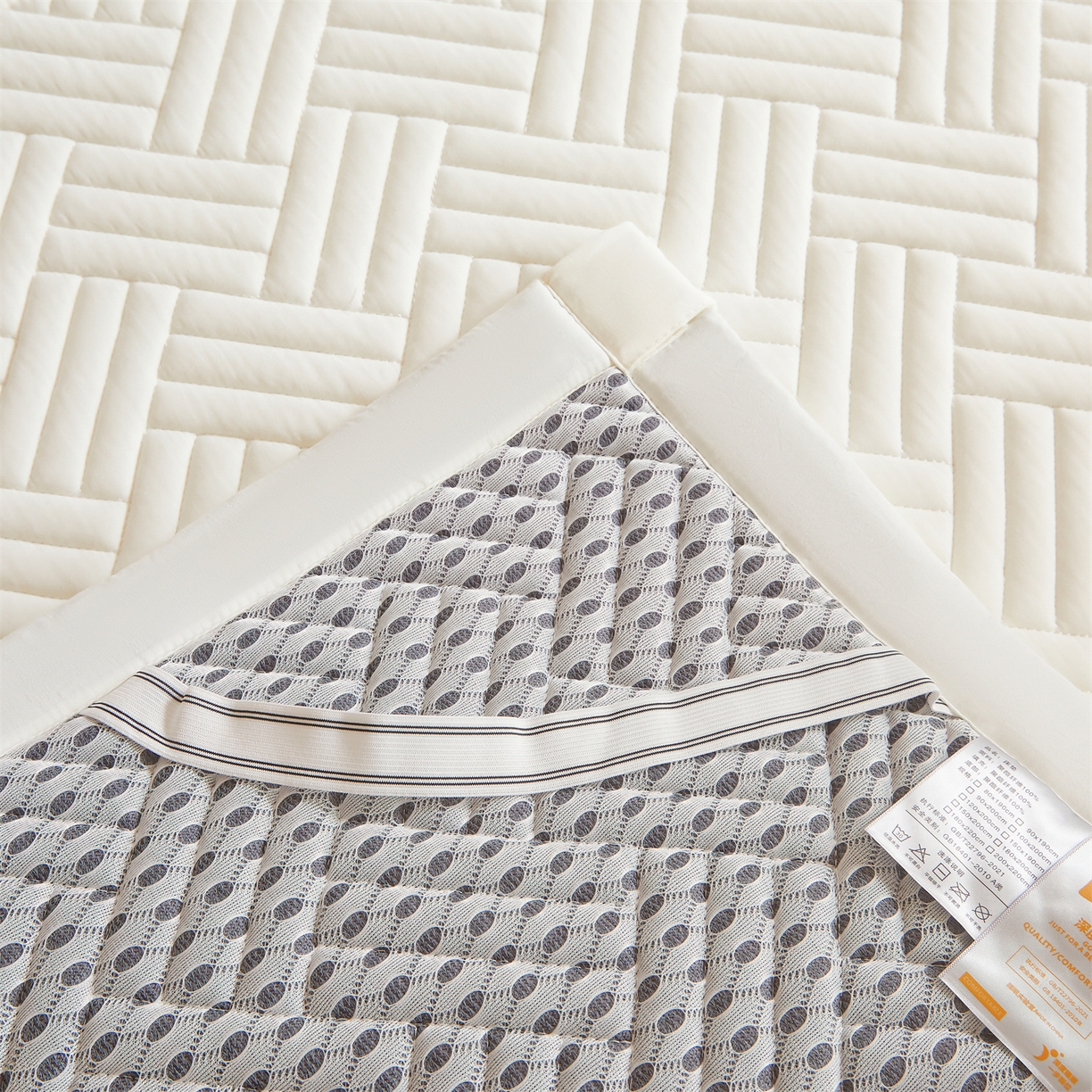 91家纺网 家纺一手货源 找家纺 雯豆家纺 2025新款学生宿舍夹棉床褥薄垫子上下铺床单人床护垫 摩登-月光白
