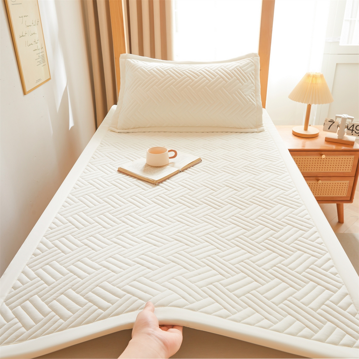 91家纺网 家纺一手货源 找家纺 雯豆家纺 2025新款学生宿舍夹棉床褥薄垫子上下铺床单人床护垫 摩登-月光白