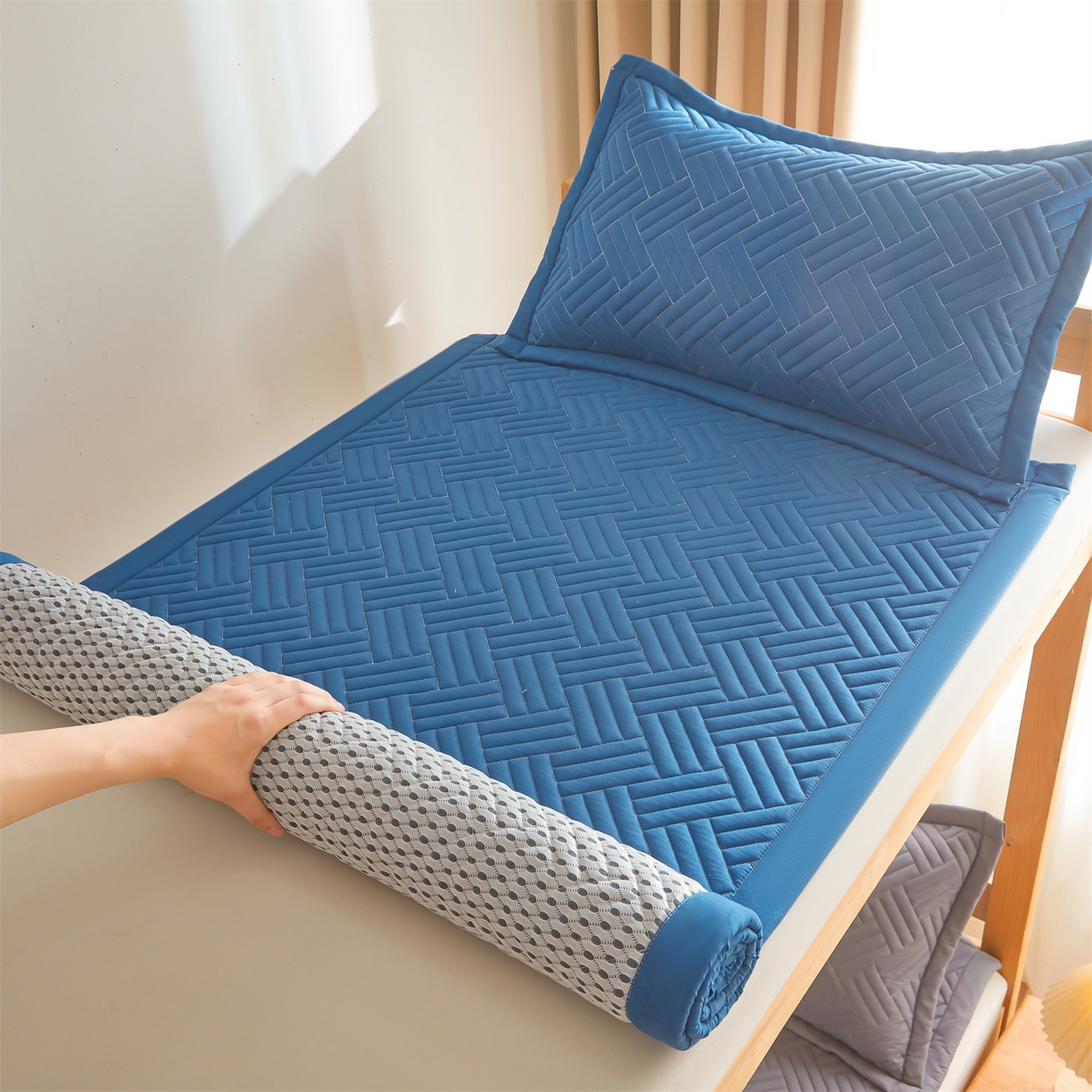 雯豆家纺 2025新款学生宿舍夹棉床褥薄垫子上下铺床单人床护垫 摩登-黛蓝