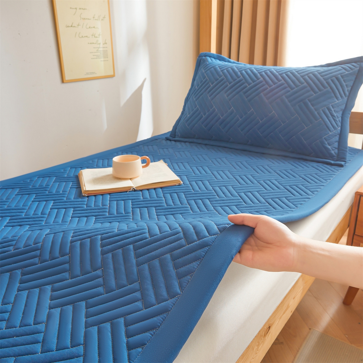 91家纺网 家纺一手货源 找家纺 雯豆家纺 2025新款学生宿舍夹棉床褥薄垫子上下铺床单人床护垫 摩登-黛蓝