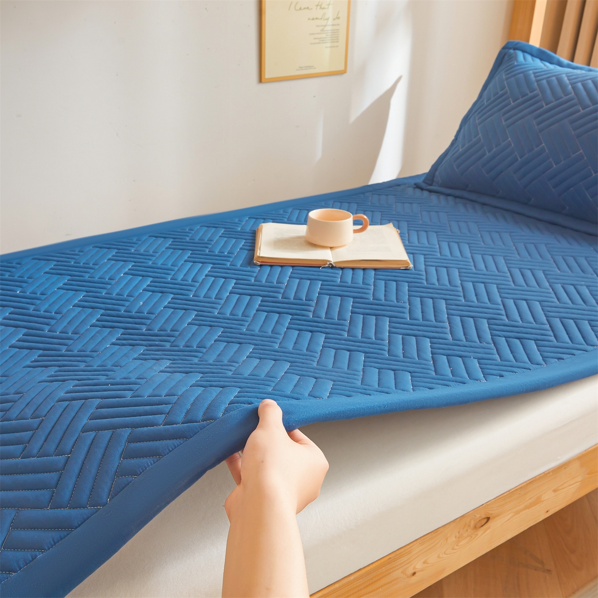 91家纺网 家纺一手货源 找家纺 雯豆家纺 2025新款学生宿舍夹棉床褥薄垫子上下铺床单人床护垫 摩登-黛蓝