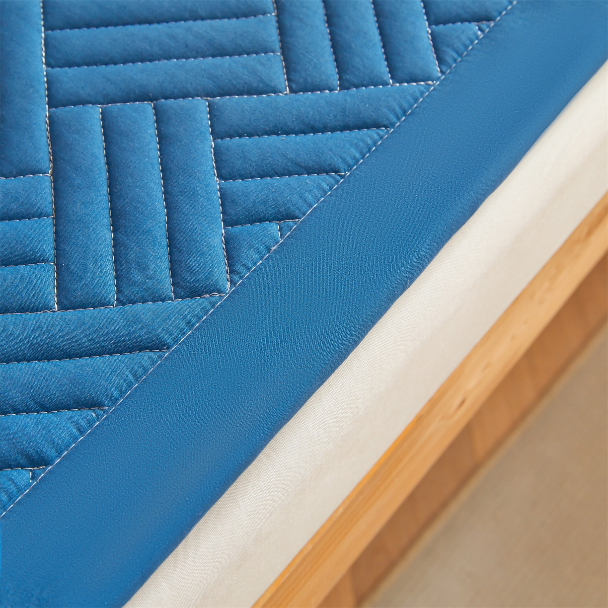 91家纺网 家纺一手货源 找家纺 雯豆家纺 2025新款学生宿舍夹棉床褥薄垫子上下铺床单人床护垫 摩登-黛蓝