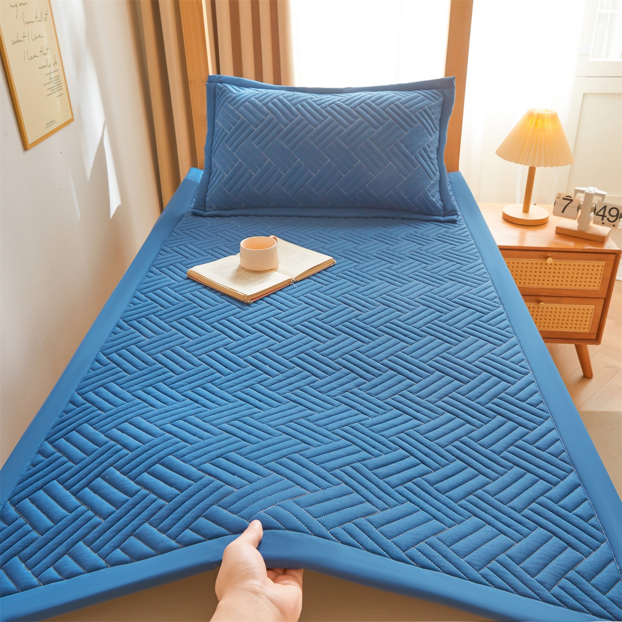 91家纺网 家纺一手货源 找家纺 雯豆家纺 2025新款学生宿舍夹棉床褥薄垫子上下铺床单人床护垫 摩登-黛蓝
