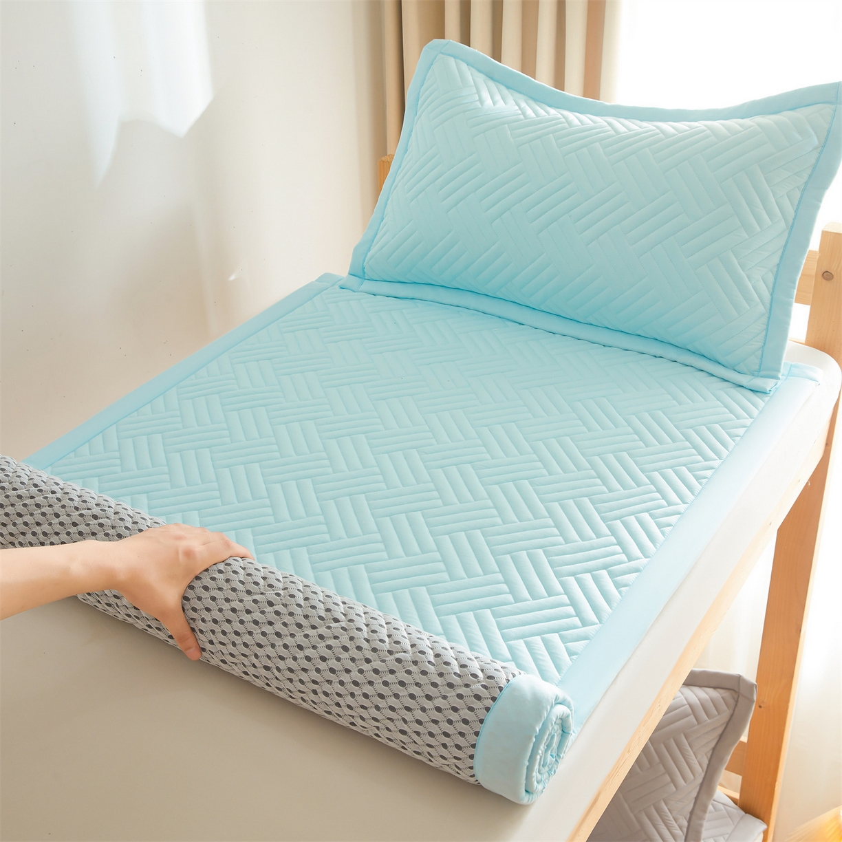 91家纺网 家纺一手货源 找家纺 雯豆家纺 2025新款学生宿舍夹棉床褥薄垫子上下铺床单人床护垫 摩登-淡水蓝