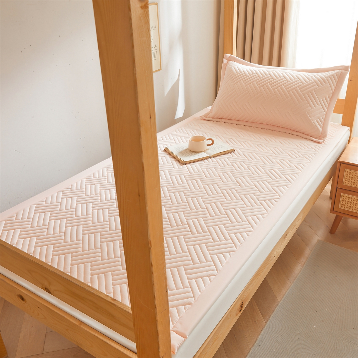 91家纺网 家纺一手货源 找家纺 雯豆家纺 2025新款学生宿舍夹棉床褥薄垫子上下铺床单人床护垫 摩登-密合粉