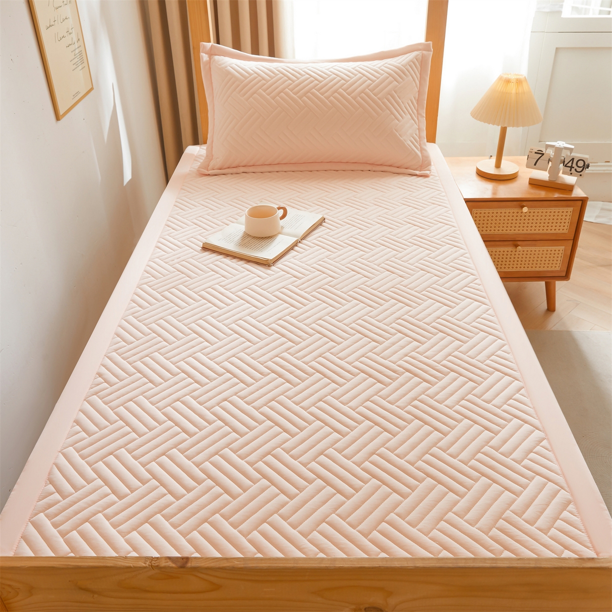 91家纺网 家纺一手货源 找家纺 雯豆家纺 2025新款学生宿舍夹棉床褥薄垫子上下铺床单人床护垫 摩登-密合粉