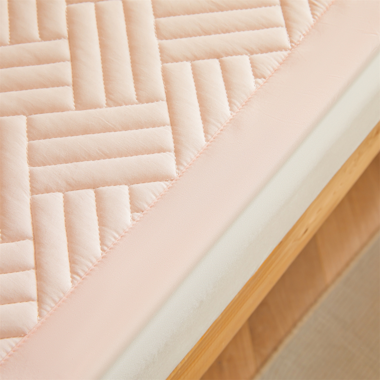 91家纺网 家纺一手货源 找家纺 雯豆家纺 2025新款学生宿舍夹棉床褥薄垫子上下铺床单人床护垫 摩登-密合粉