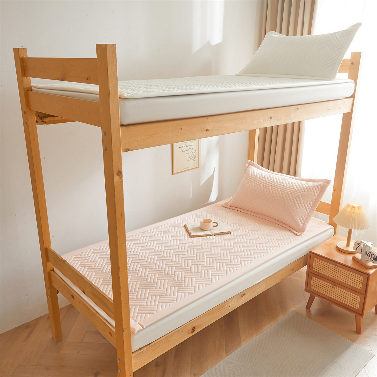 91家纺网 家纺一手货源 找家纺 雯豆家纺 2025新款学生宿舍夹棉床褥薄垫子上下铺床单人床护垫 摩登-密合粉