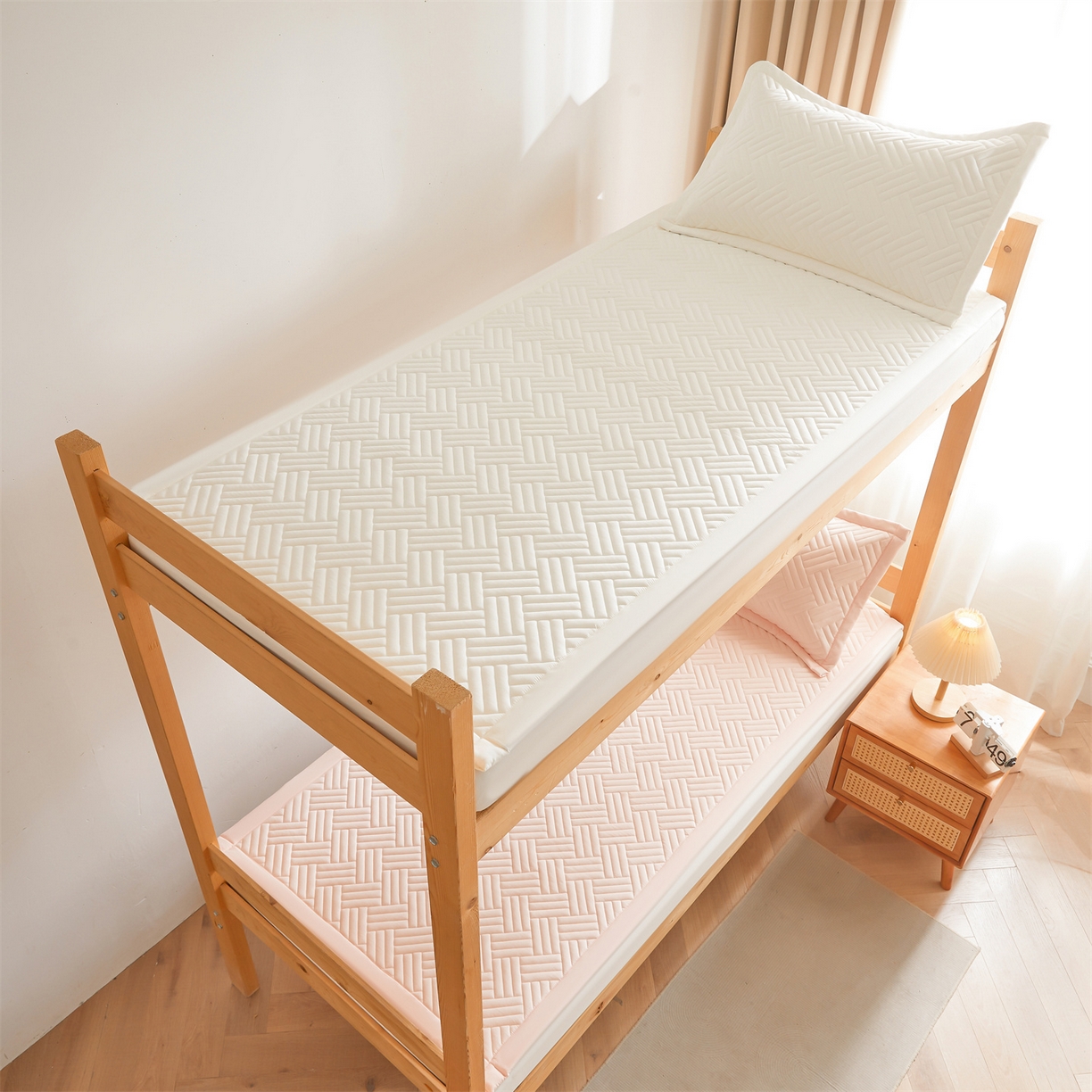 91家纺网 家纺一手货源 找家纺 雯豆家纺 2025新款学生宿舍夹棉床褥薄垫子上下铺床单人床护垫 摩登-密合粉