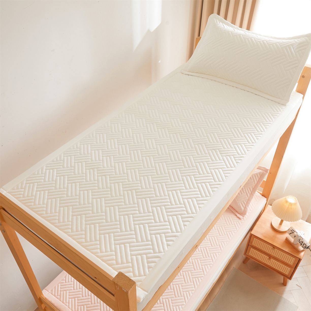 91家纺网 家纺一手货源 找家纺 雯豆家纺 2025新款学生宿舍夹棉床褥薄垫子上下铺床单人床护垫 摩登-密合粉