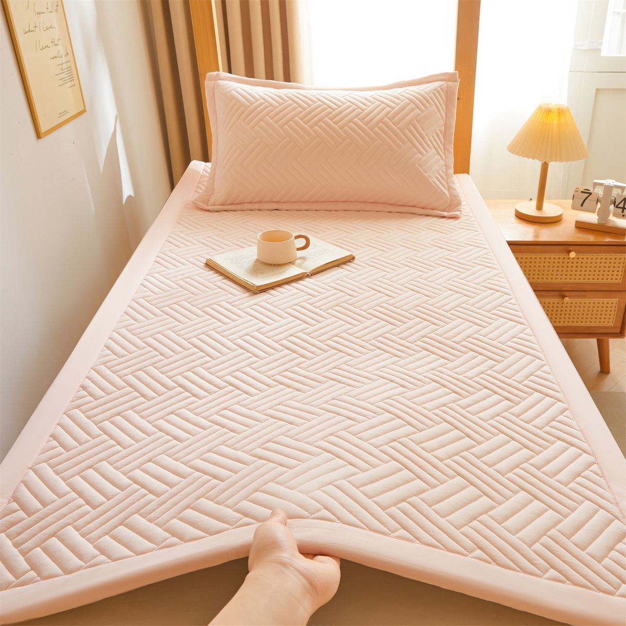 91家纺网 家纺一手货源 找家纺 雯豆家纺 2025新款学生宿舍夹棉床褥薄垫子上下铺床单人床护垫 摩登-密合粉