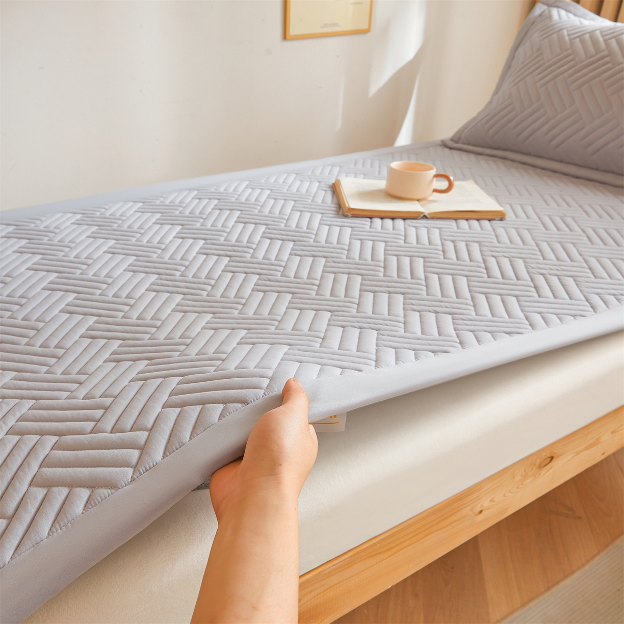 91家纺网 家纺一手货源 找家纺 雯豆家纺 2025新款学生宿舍夹棉床褥薄垫子上下铺床单人床护垫 摩登-暮云灰