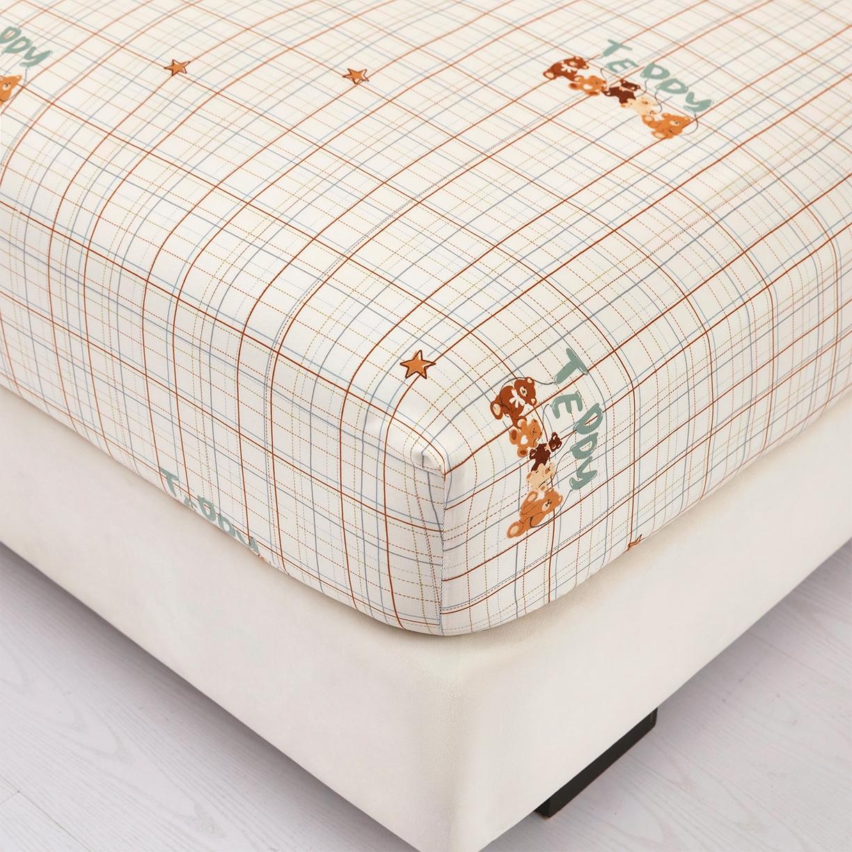 91家纺网 家纺一手货源 找家纺 乐居家纺 2025新款针织棉双层纱单件床笠 小熊派对